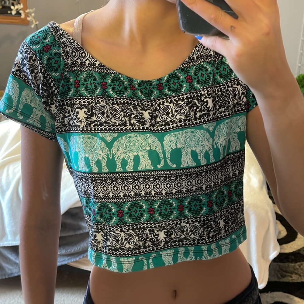 rue 21 L/XL crop top